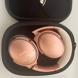 Bose Limited edition. QuietComfort 35 Series II Rose Gold Wireless Headphones.